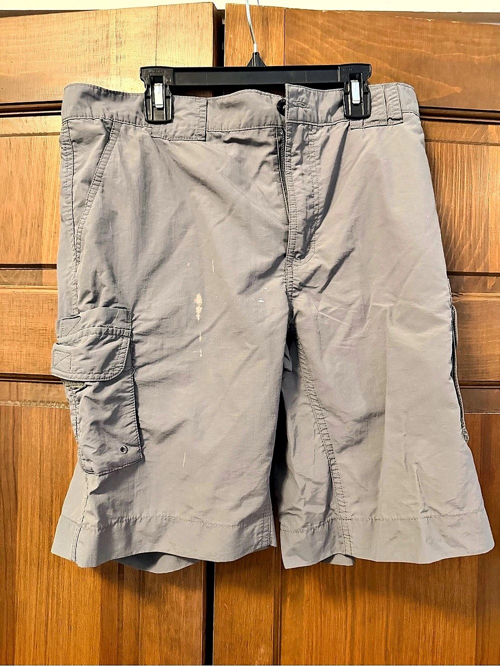 Magellan Outdoors Men's Cargo Shorts in Gray small